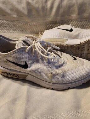 Nike Men’s White/Black Air Max Lightweight Running Shoes
